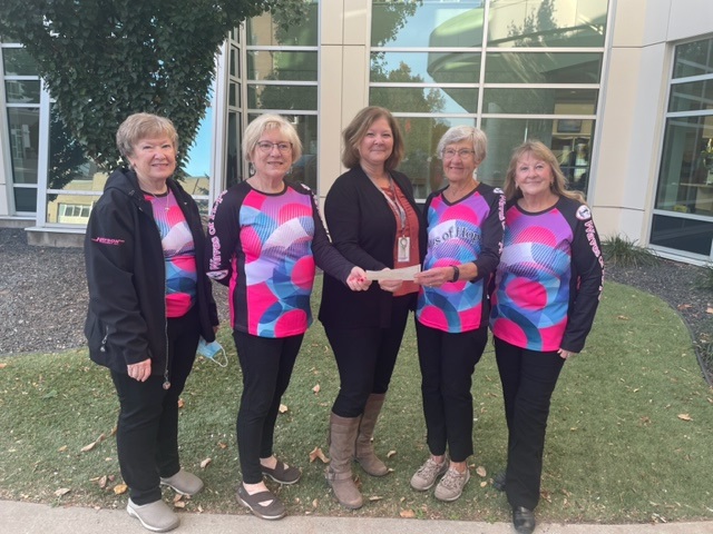 Waves of Hope Dragon Boat Team Presents a $1000 donation to the Western Manitoba Cancer Centre!